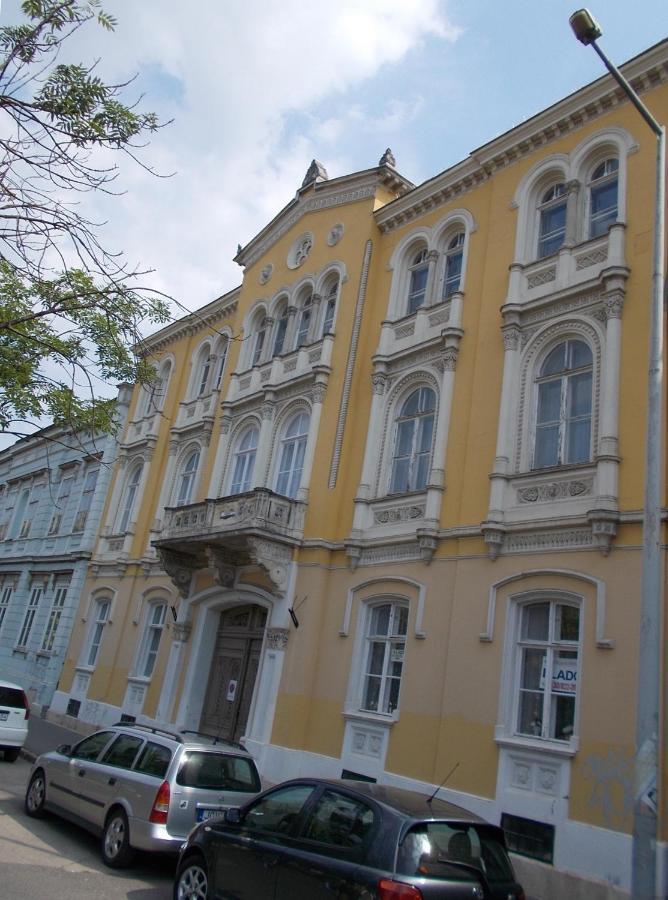 Voeroesmarty Ter Apartman Секешфехервар Экстерьер фото